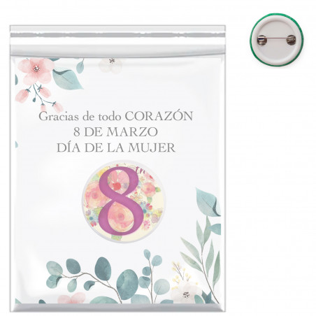 Badge personalizzato con adesivo con immagine e biglietto con dedica in busta in pvc come dettaglio per la festa della donna