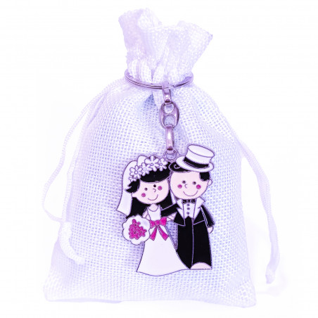 Portachiavi per sposi presentato in un sacchetto di tessuto rustico bianco