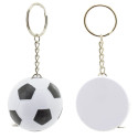 Portachiavi con metro a forma di pallone da calcio personalizzato presentato in una scatola