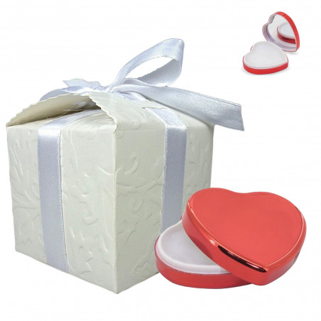Balsamo per labbra a cuore rosso con scatola di presentazione bianca
