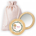 Specchio rotondo in legno con adesivo personalizzato per la comunione della bambina e sacchetto in tessuto