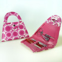 Accessori per manicure con borsa bianca e adesivo di comunione
