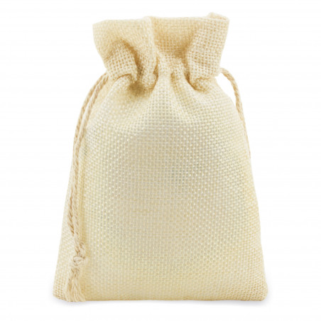 Portafoglio e braccialetto presentati in una borsa di stoffa con un adesivo personalizzato