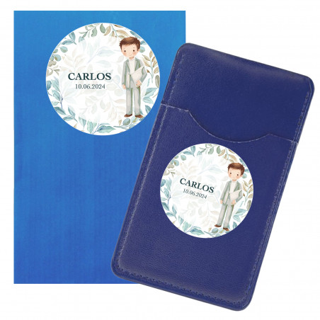 Portacarte blu a portafoglio presentato in una busta e personalizzato con adesivi per la comunione del bambino