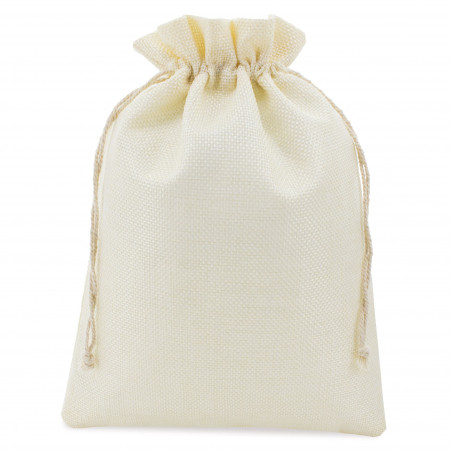 Bambola principessa in una borsa di stoffa con un adesivo personalizzato