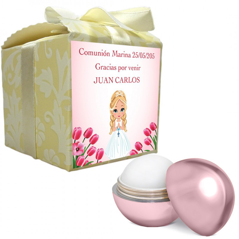 Balsamo labiale rosa presentato in scatola con adesivo comunione personalizzato con nome dell'invitata