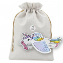 Aeroplano di cartone a forma di unicorno in una borsa di stoffa con un adesivo personalizzato