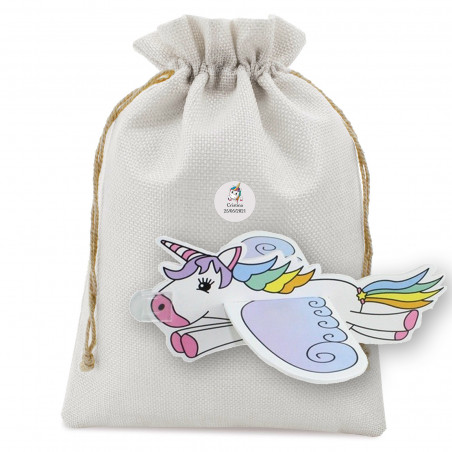 Aeroplano di cartone a forma di unicorno in una borsa di stoffa con un adesivo personalizzato