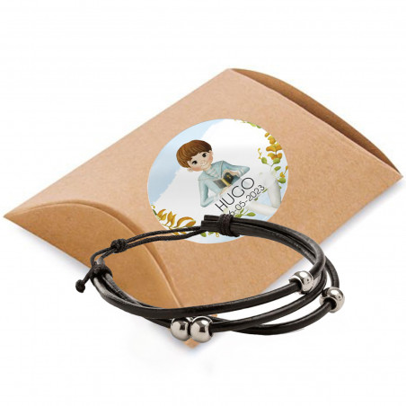 Bracciale in pelle con decorazioni in una scatola kraft personalizzata