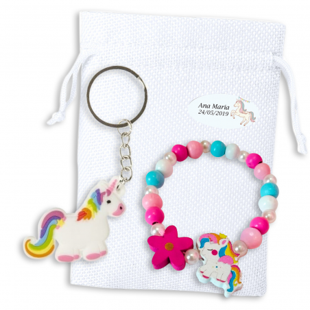 Braccialetto e portachiavi unicorno in una borsa di stoffa bianca con adesivo personalizzato