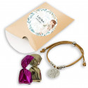 Bracciale della Vergine Maria con cioccolatini in una scatola personalizzata per la comunione di una bambina.