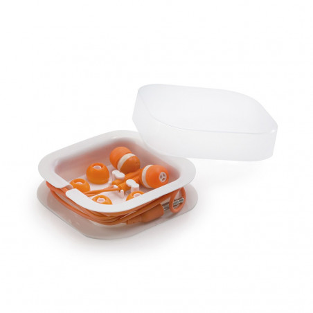 Cuffie rosse in astuccio personalizzato con adesivo per laurea di ragazza