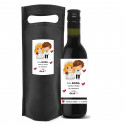Bottiglia di vino con adesivi per matrimonio