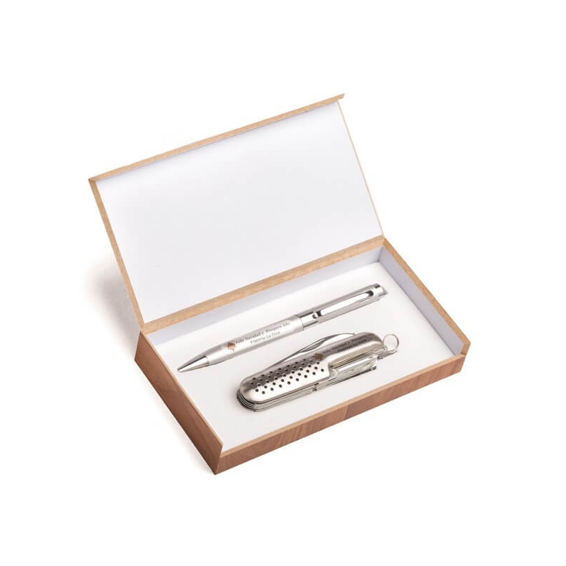 Coltello e penna personalizzati in scatola di legno per regali aziendali a Natale
