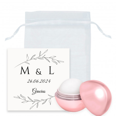 Balsamo per le labbra in un sacchetto di organza bianco con un biglietto ricordo con le iniziali per i dettagli