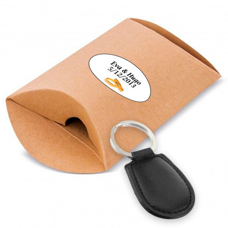 Portachiavi in polipelle presentato in astuccio kraft personalizzato per dettagli