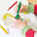 Figures en bois à colorier avec des marqueurs dans un sac avec un autocollant personnalisé pour les détails