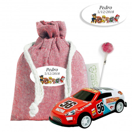 Macchinina giocattolo in metallo con lecca-lecca in una borsa personalizzata per un evento per bambini