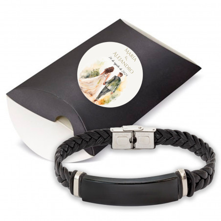 Bracciale in acciaio nero in una custodia in kraft nera con adesivo personalizzabile per bomboniere