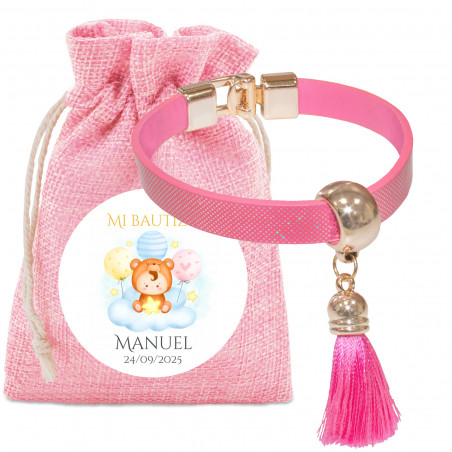 Braccialetto rosa con pompon in sacchetto di stoffa con adesivo personalizzato per battesimi