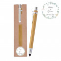 Biro in bambù con punta per schermi tattili e adesivo personalizzato.
