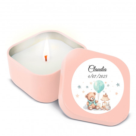 Candela profumata in scatola di metallo con coperchio e adesivo personalizzato per battesimi