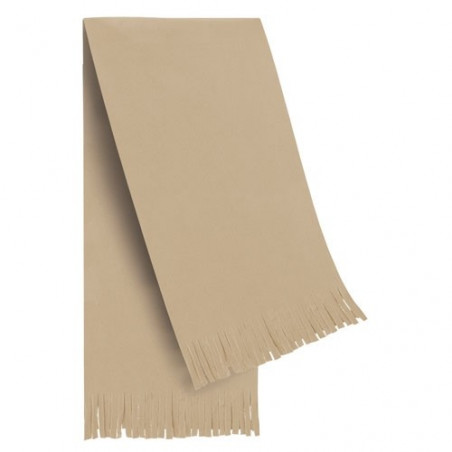 Sciarpa e cappello beige da regalare a una donna per Natale