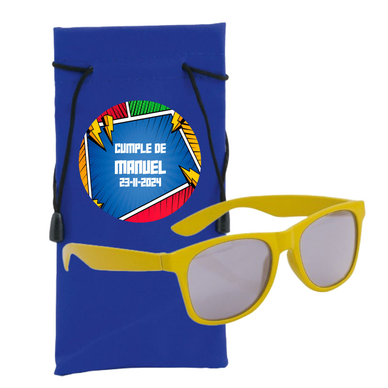 Occhiali da sole per bambini gialli in custodia blu con adesivo personalizzato di supereroi