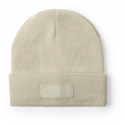 Sciarpa e cappello beige da regalare a una donna per Natale