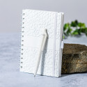Quaderno piccolo con spirale copertina rigida e penna a sfera