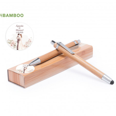 Astuccio con penna e portamine in bambù personalizzato con adesivo sposi per regalo di nozze