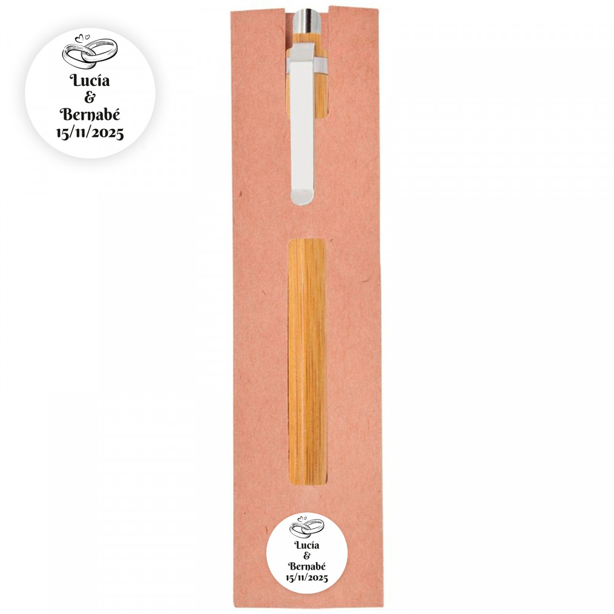 Penna in bamboo presentata in una custodia con adesivo alleanze personalizzabile per dettagli matrimonio