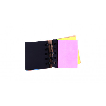 Quaderno con post-it adesivi colorati con supereroi