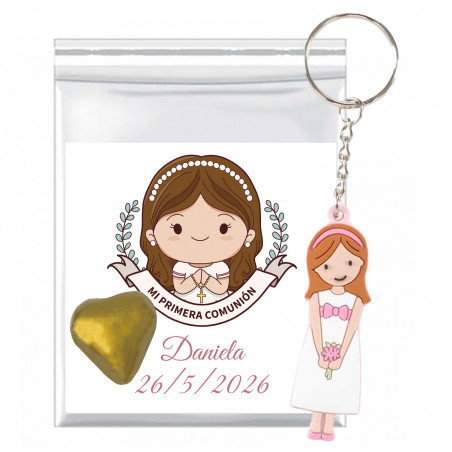 Cuore di cioccolato con portachiavi di comunione e biglietto personalizzato per bambina