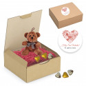 Orsetto e cioccolatini a forma di cuore da appendere in una scatola con trucioli personalizzata per San Valentino