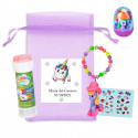 Bracciale con pony e adesivi e pompon in sacchetto di organza viola con adesivo personalizzato per dettagli evento bambini