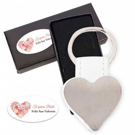 Portachiavi a cuore presentato in un elegante scatola con adesivo ovale personalizzabile per i dettagli