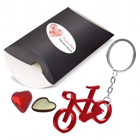Portachiavi bicicletta rossa e bonbon di cioccolato in una scatola rossa personalizzata per un matrimonio o un dettaglio di San