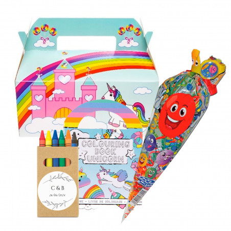 Cono di caramelle con libro da colorare e scatola con pastelli personalizzati in una scatola di unicorno per i dettagli