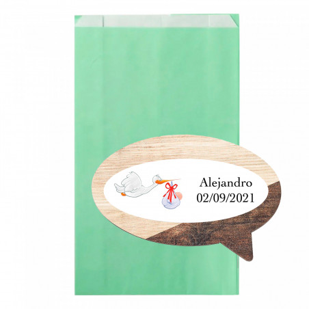 Magnete in legno con adesivo personalizzato su busta per dettagli battesimo