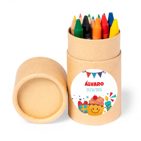Colori per legno e pastelli in una custodia rotonda con adesivo natalizio per i dettagli