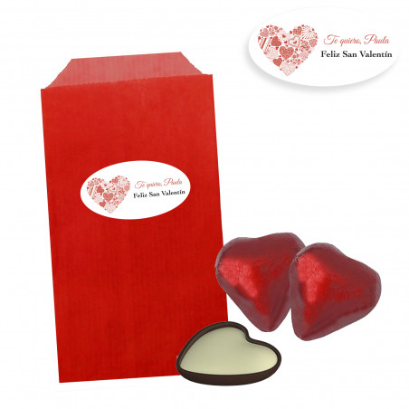 Cioccolatini a forma di cuore in busta rossa e romantico adesivo da regalare