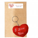 Portachiavi a forma di cuore rosso con busta kraft personalizzata, dettaglio romantico per San Valentino