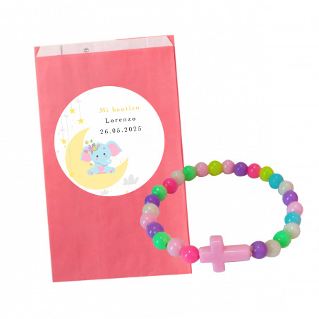 Bracciale di perline colorate con croce in busta rosa con adesivo infantile personalizzato