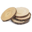 Sottobicchieri in legno naturale con etichetta personalizzata, dettaglio rustico ed ecologico per matrimoni