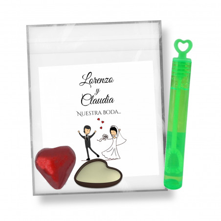 Pomper e cioccolatini a forma di cuore in sacchetto trasparente con biglietto promemoria per il matrimonio