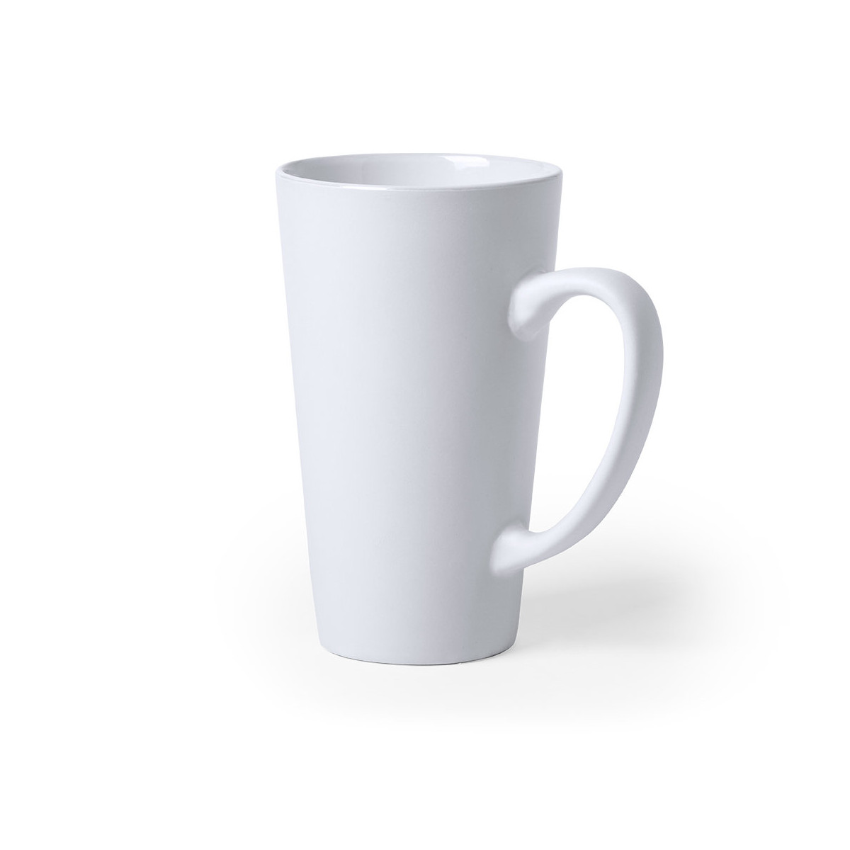 Tazza in ceramica dalla forma allungata con maxi manico