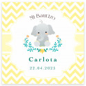 Bracciale bianco con pom pom e biglietto da visita personalizzato per battesimi
