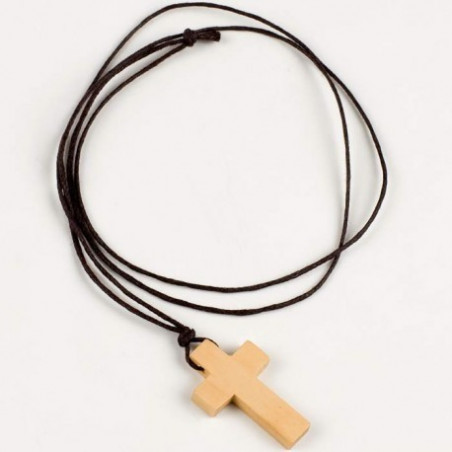 Collana a forma di croce in legno con busta personalizzata per gli invitati