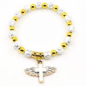 Bracciale elastico con perline bianche e dorate e ciondolo a forma di croce con ali Ricordo speciale per eventi